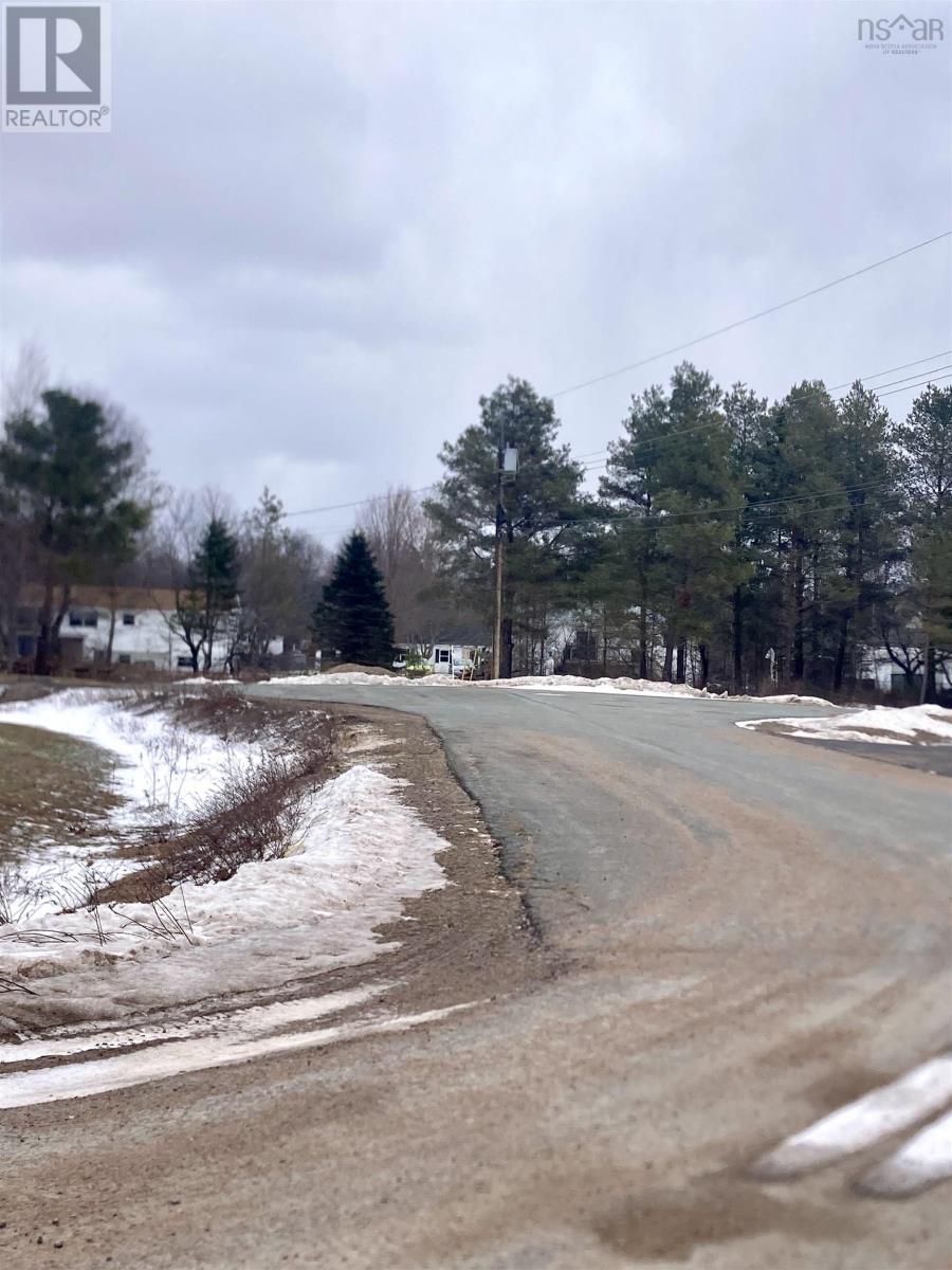 19 Chateau Ct, Middleton, NS B0S 1P0