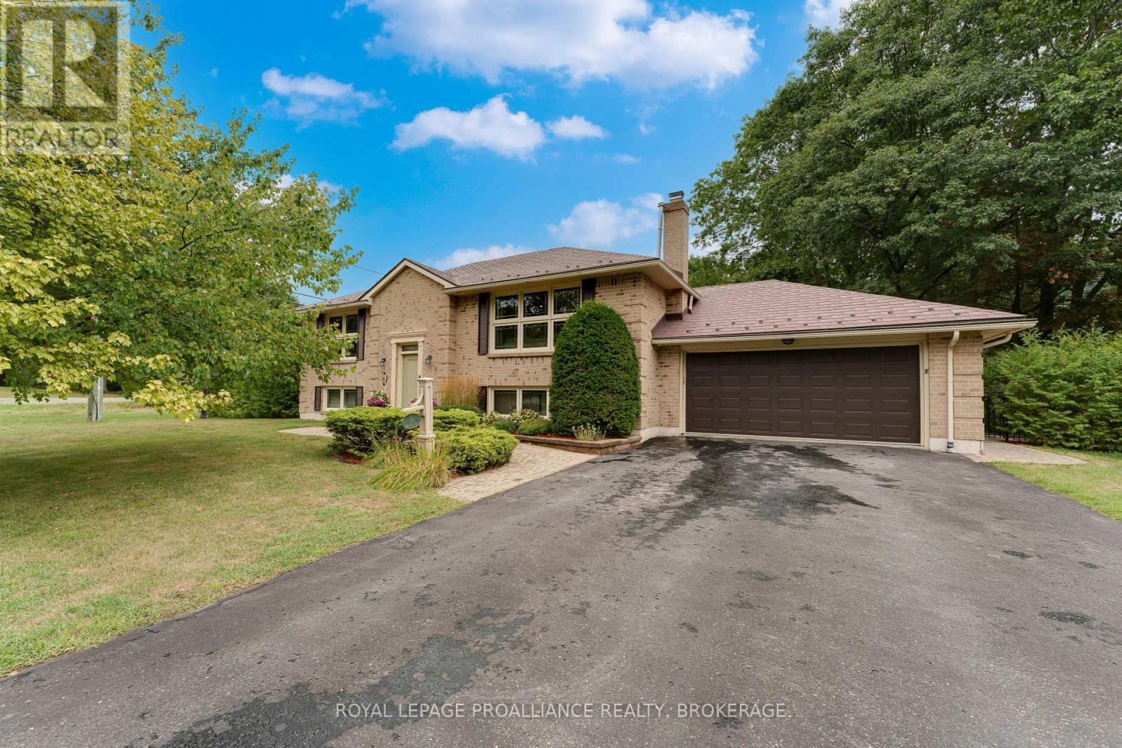 6 Faircrest Blvd, Kingston, ON K7L 4V1
