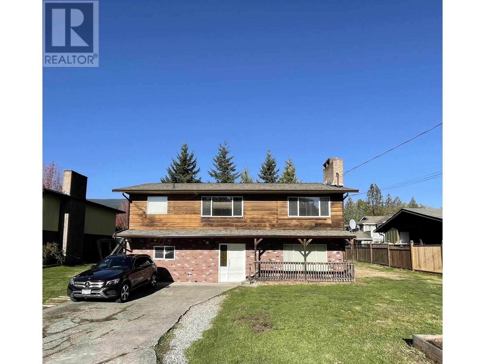 866 Poplar Ln, Gibsons, BC V0N 1V8