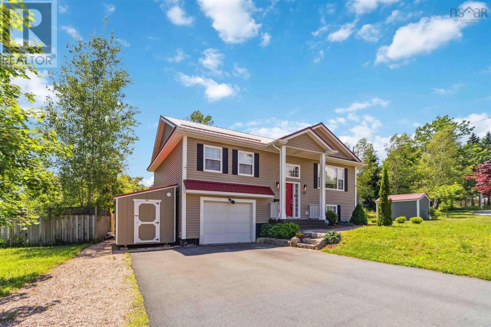 12 Olympiad Ave, Bridgewater, NS B4V 3Z7