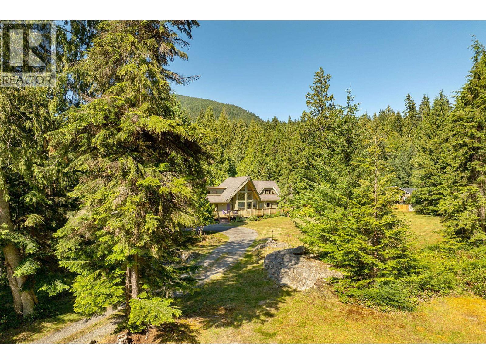 1532 Adams Rd, Bowen Island, BC V0N 1G2