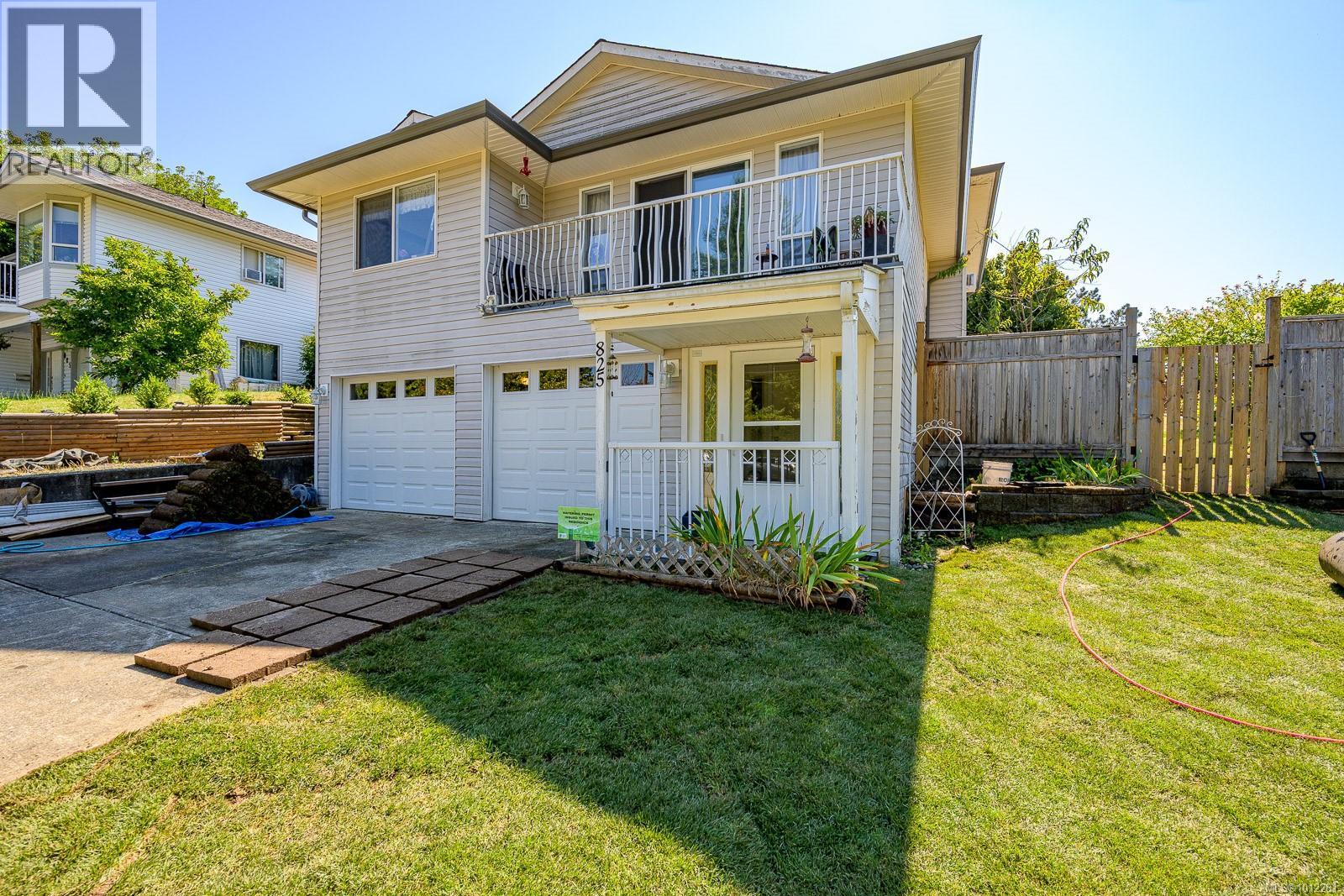 825 Pinecrest Rd, Campbell River, BC V9W 7N2