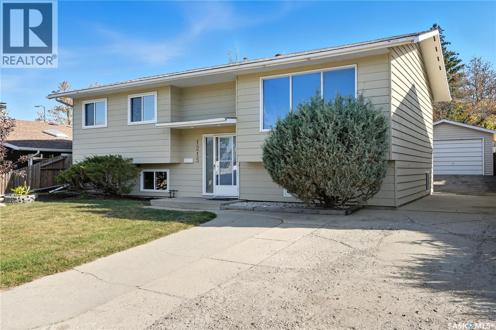 1215 Acadia Dr, Saskatoon, SK S7H 4X4