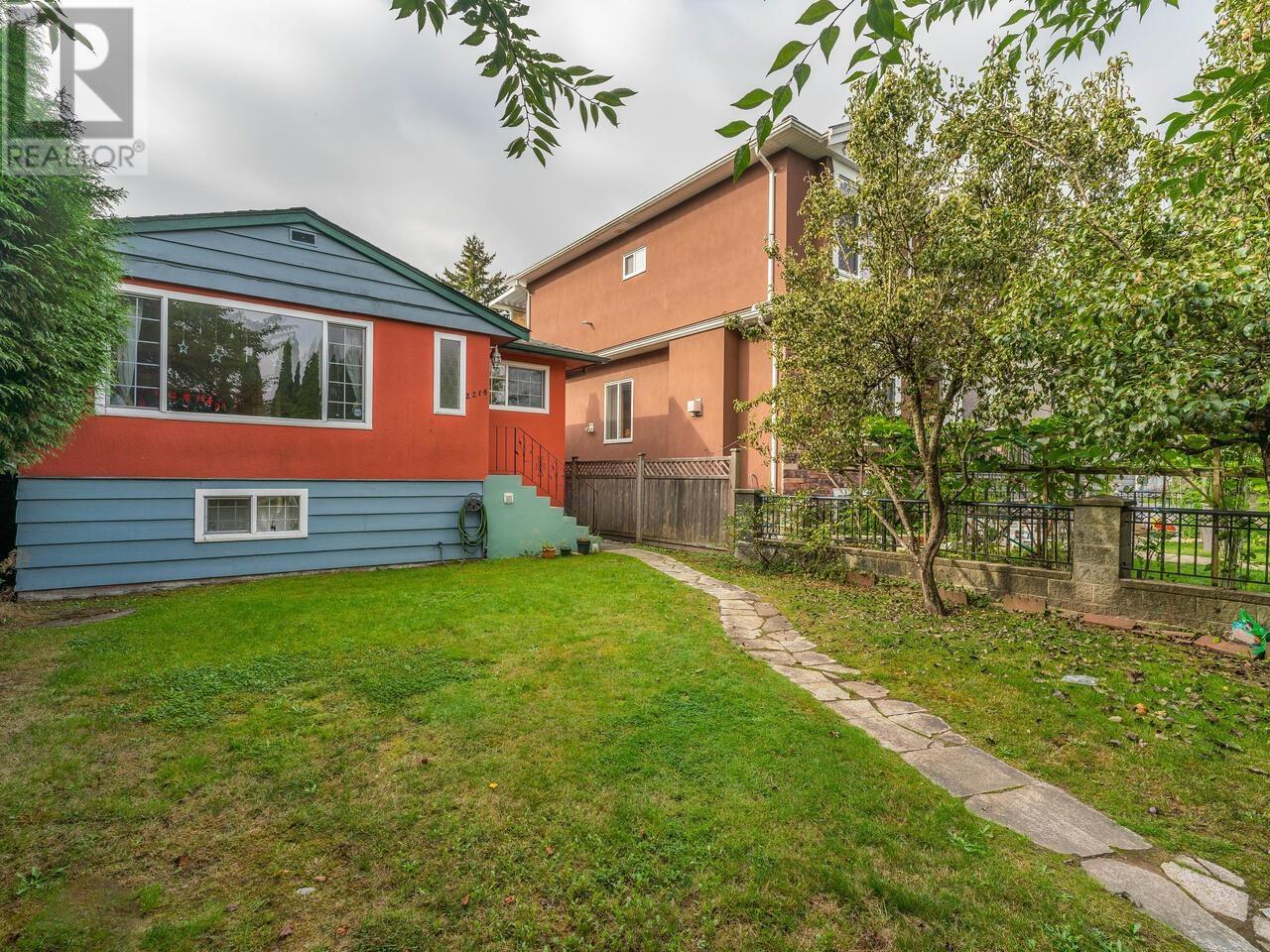 2216 E 41st Ave, Vancouver, BC V5P 1L6