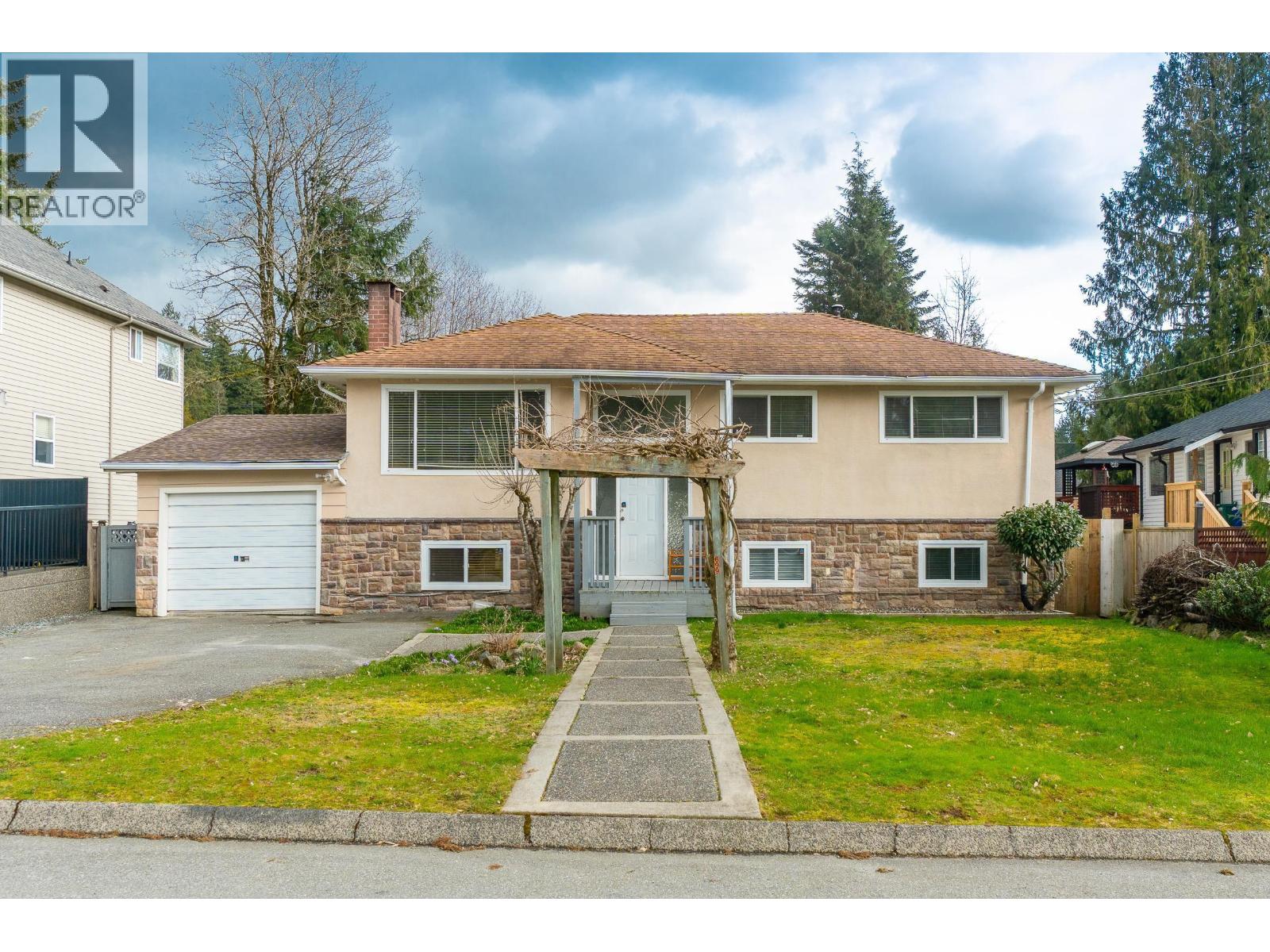 699 Duval Ct, Coquitlam, BC V3J 3L2