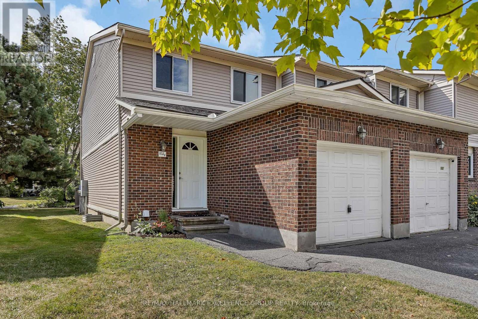 102 Valley Stream Dr #f, Ottawa, ON K2H 9E1