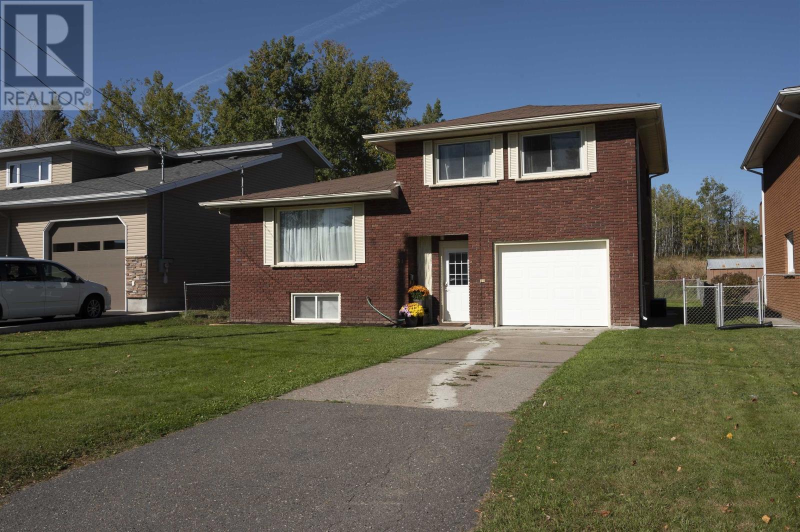 34 Velva Ave, Thunder Bay, ON P7A 6N5