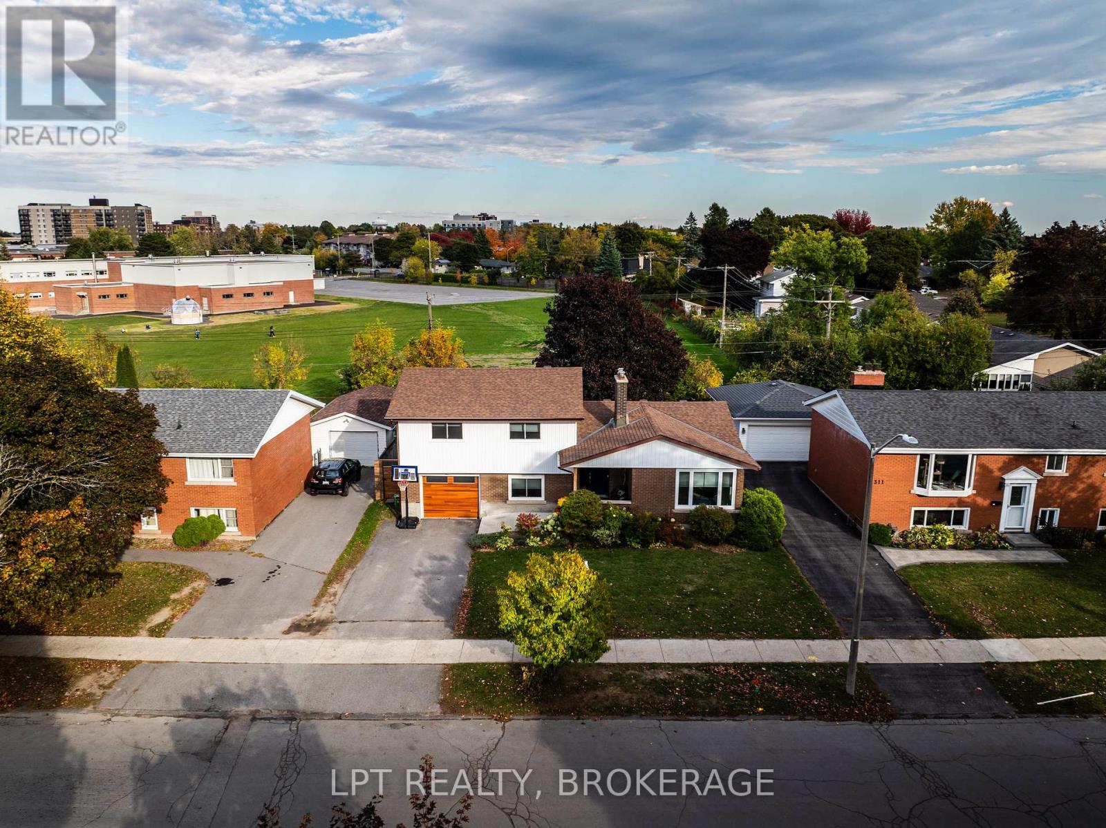 315 Norman Rogers Dr, Kingston, ON K7M 2R7