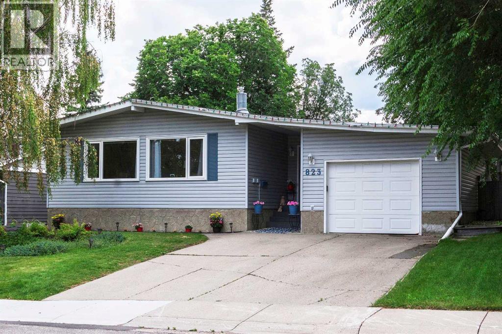 823 Cannell Rd SW, Calgary, AB T2W 1T5