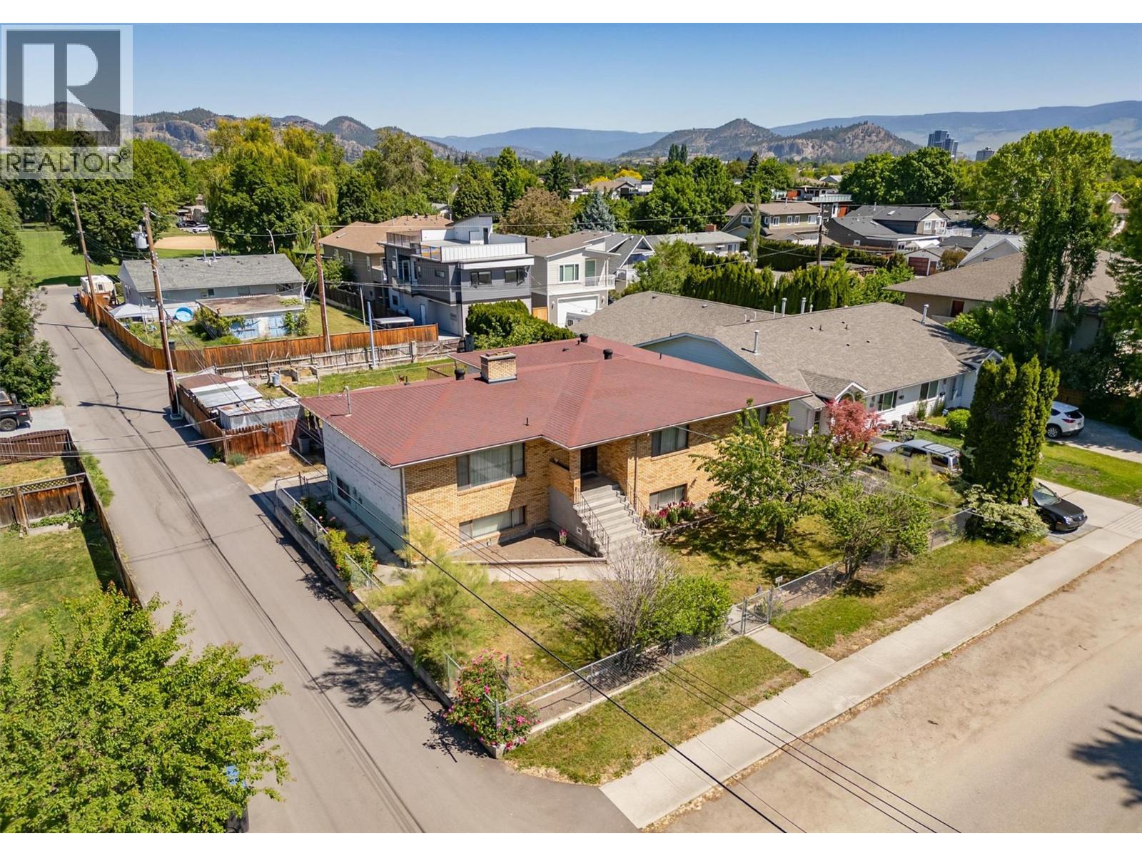 734 Francis Ave, Kelowna, BC V1Y 5G5