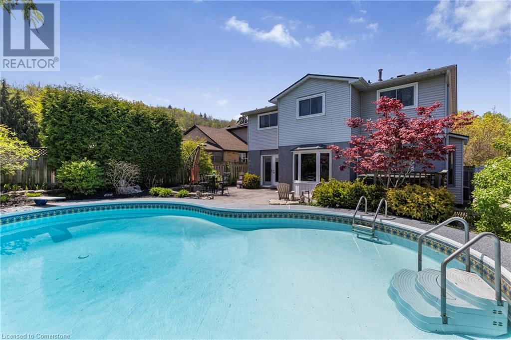 106 Maple Dr, Stoney Creek, ON L8G 4S4