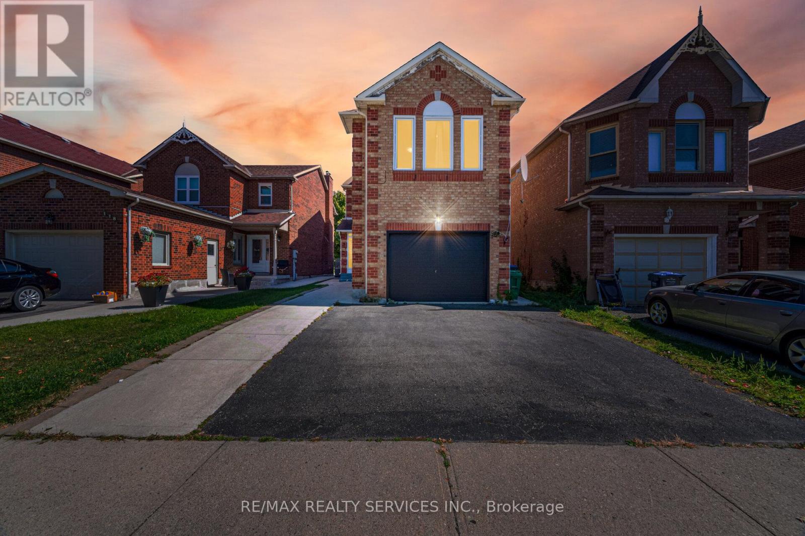 120 Leeward Dr, Brampton, ON L6S 5V9