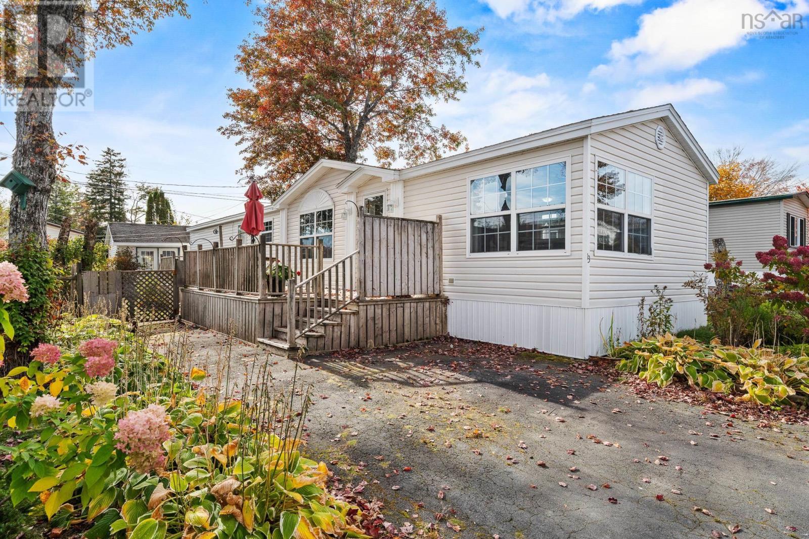 13 Eighth St, Lucasville, NS B4B 0C9