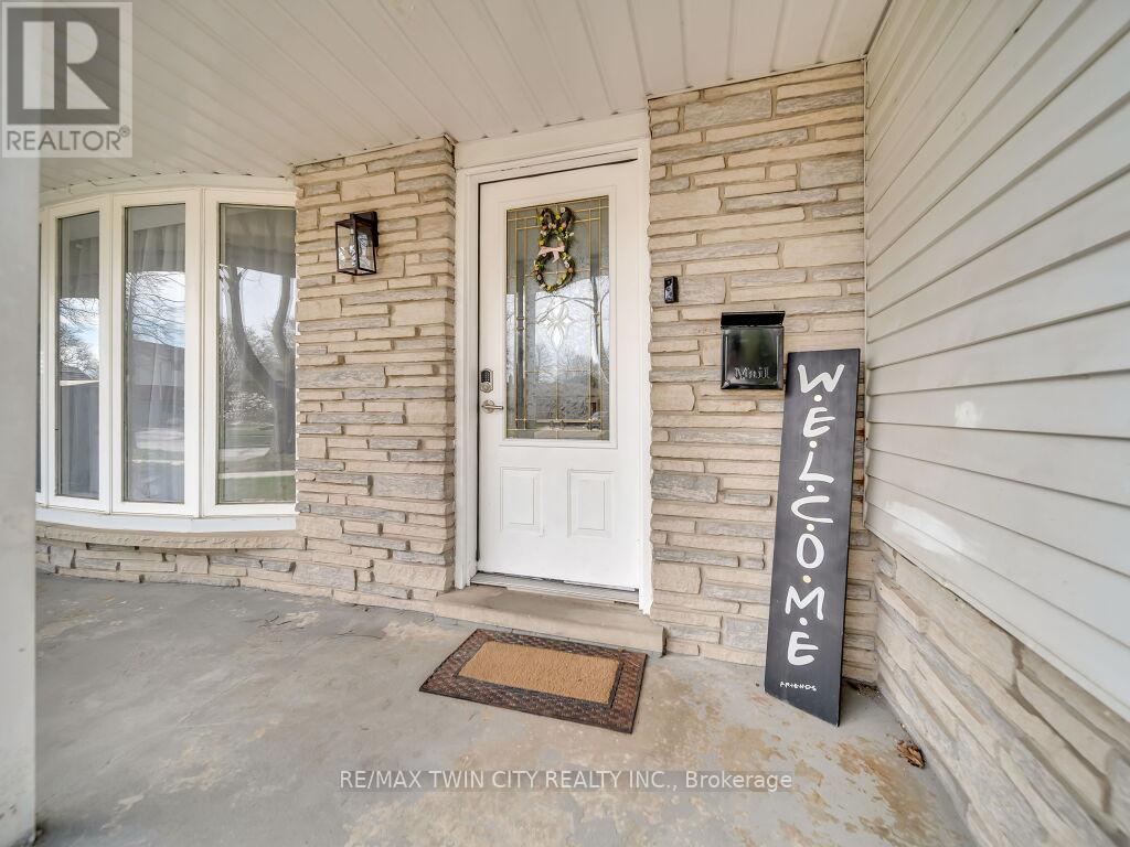 75 Bettley Cres, Kitchener, ON N2B 2N7