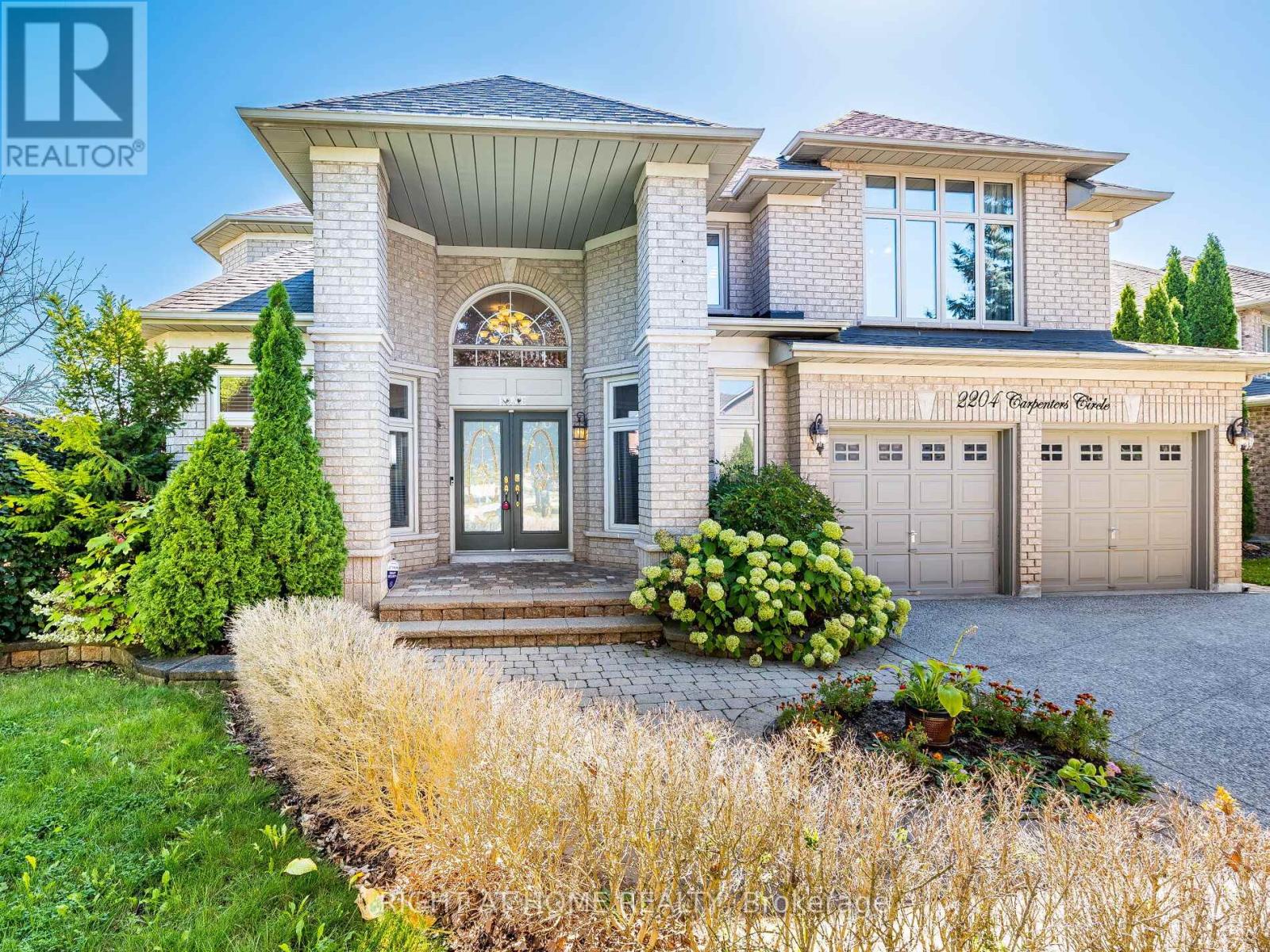 2204 Carpenters Cir, Oakville, ON L6M 3C7