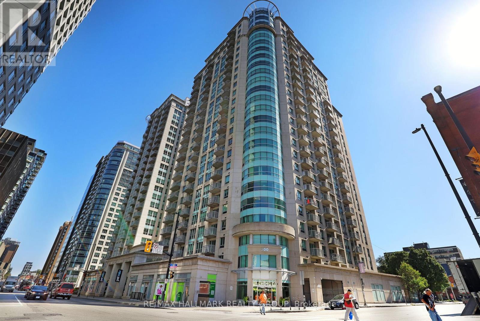 504 200 Rideau St, Ottawa, ON K1N 5Y1