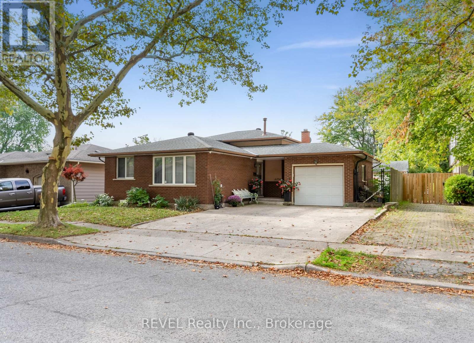 6256 Johnson Dr, Niagara Falls, ON L2J 3J5