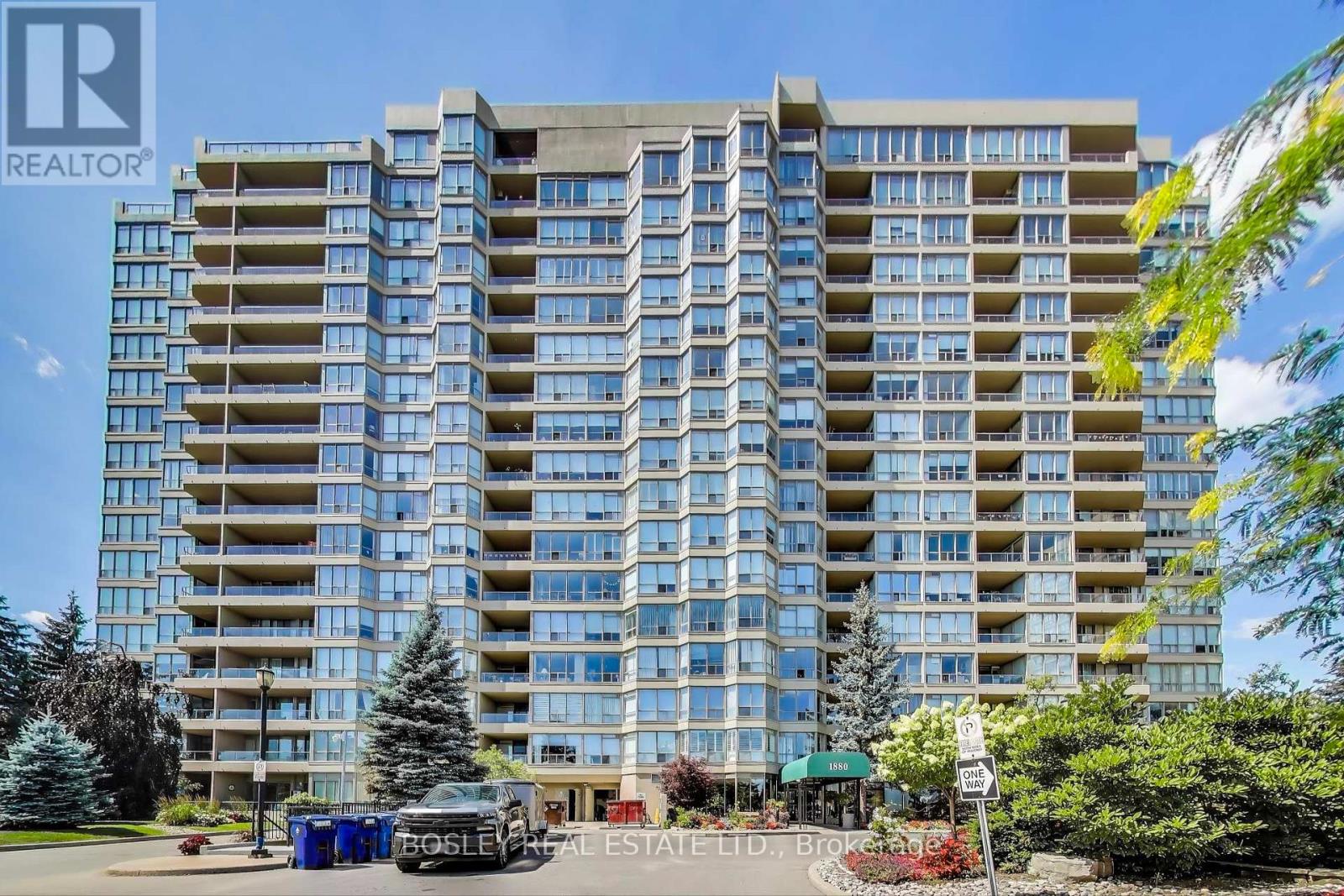926 1880 Valley Farm Rd, Pickering, ON L1V 6B3