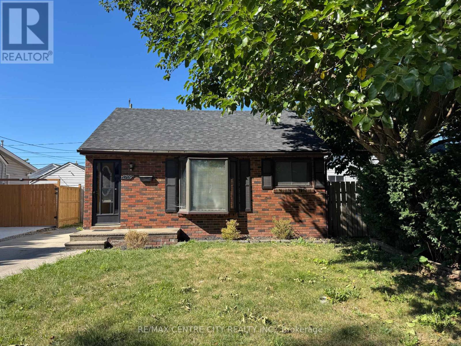 1709 Cadillac St, Windsor, ON N8Y 2V7