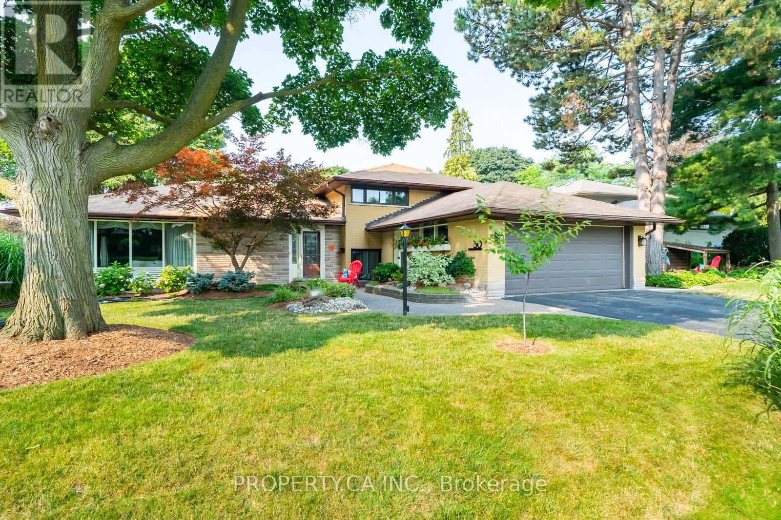 30 Bournemouth Rd, Toronto Princess-rosethorn, ON M9A 2C7