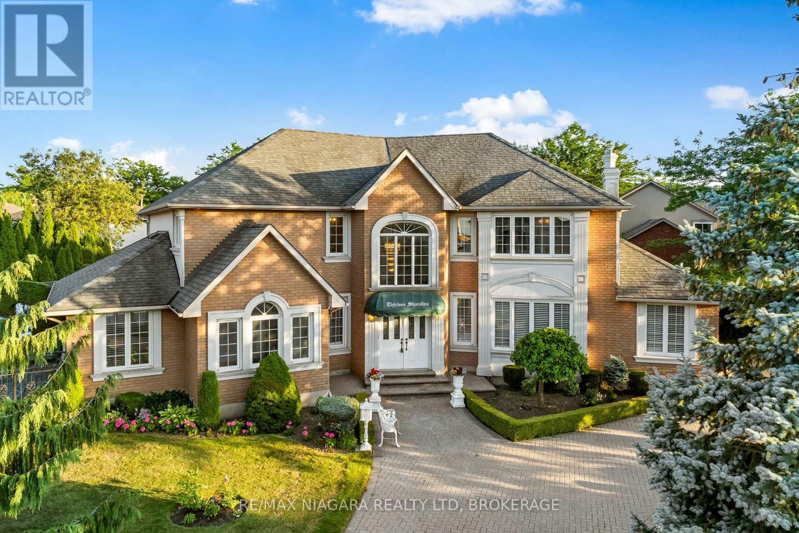 13 Shoreline Cres, Grimsby, ON L3M 5B2