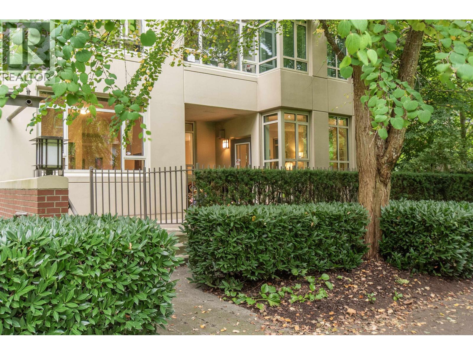 2799 Yew Street Unit 101, Vancouver, BC V6K 4W2