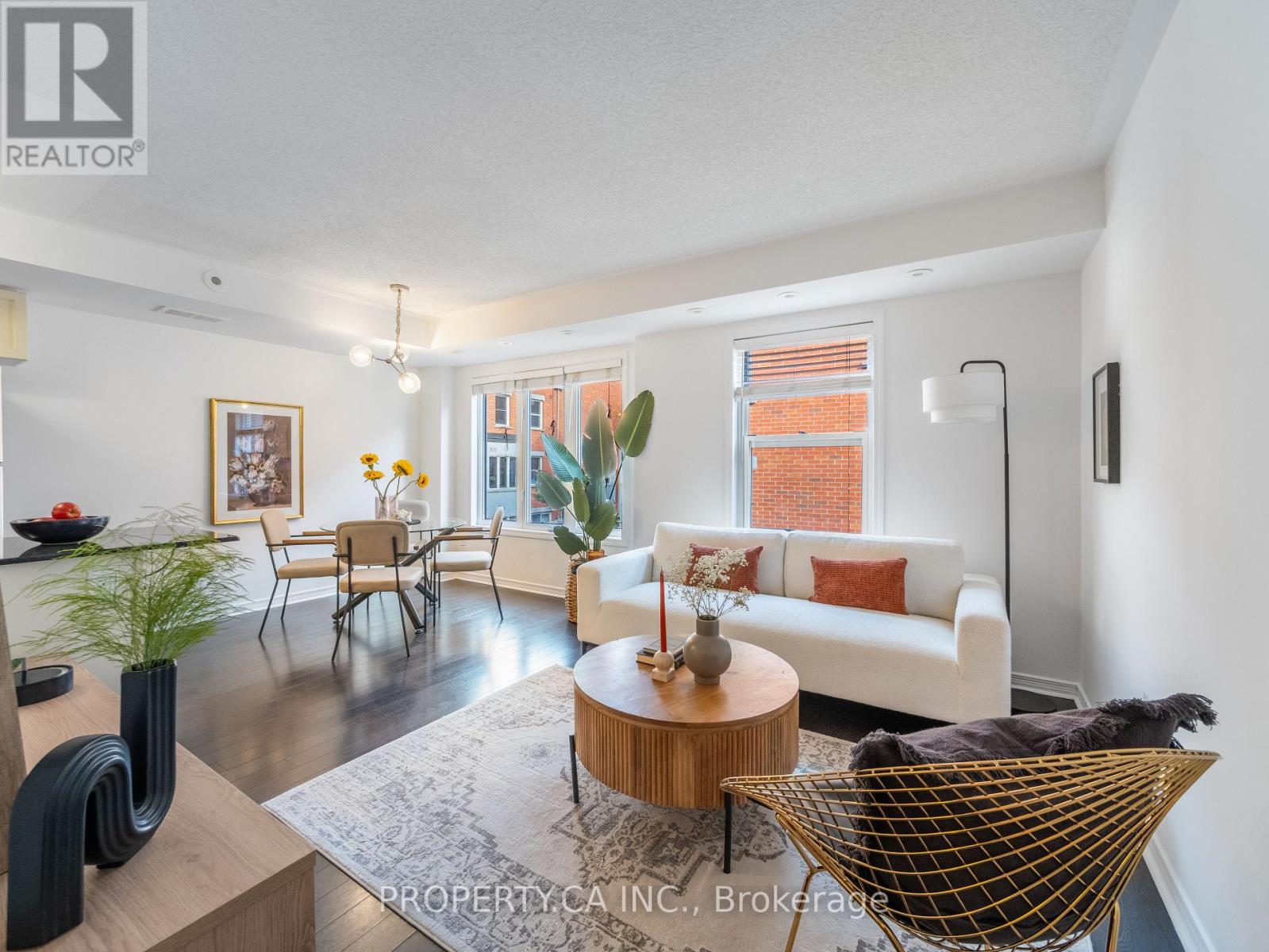 4 819 Dundas St E, Toronto, ON M4M 1P9
