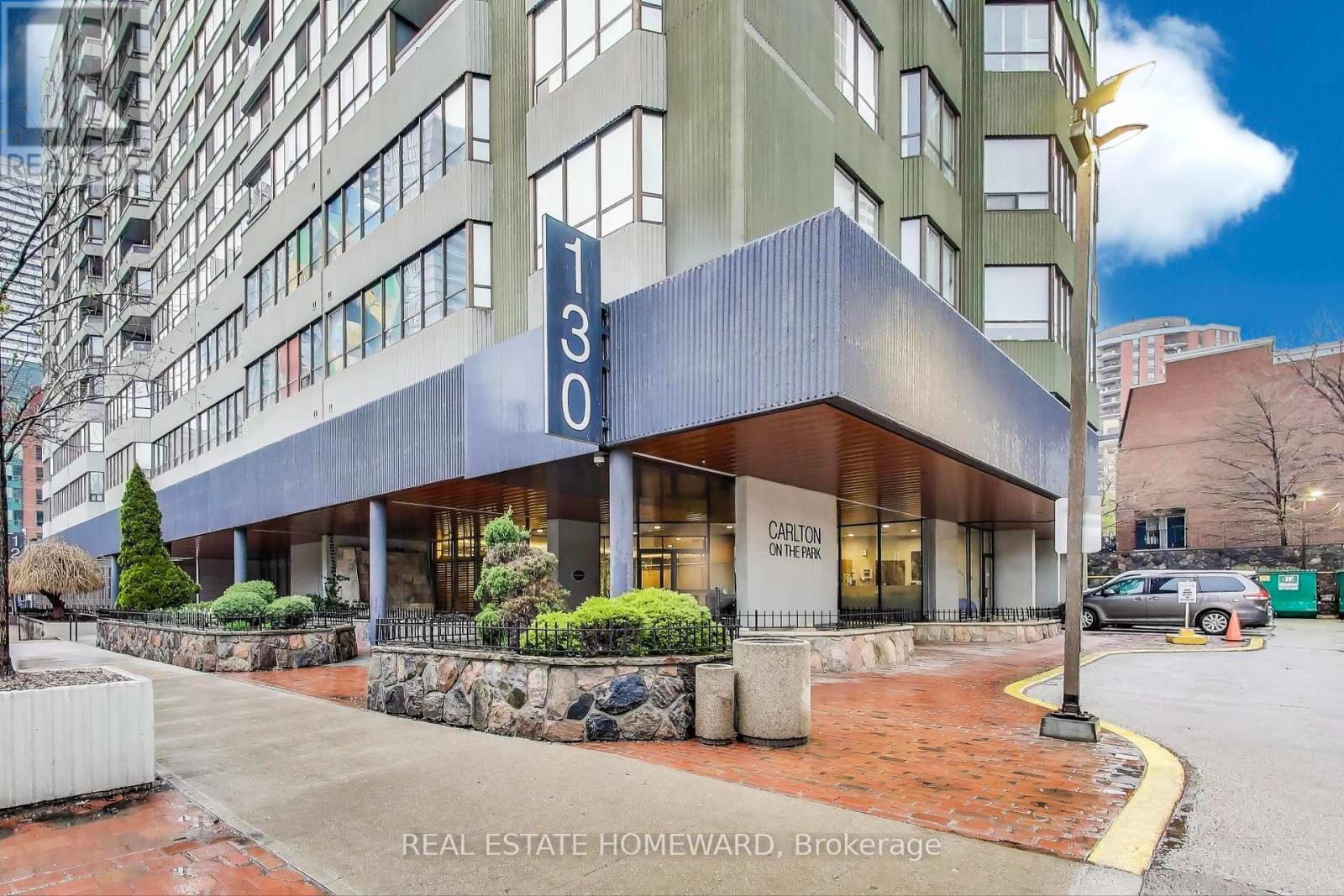 804 130 Carlton St, Toronto, ON M5A 4K3
