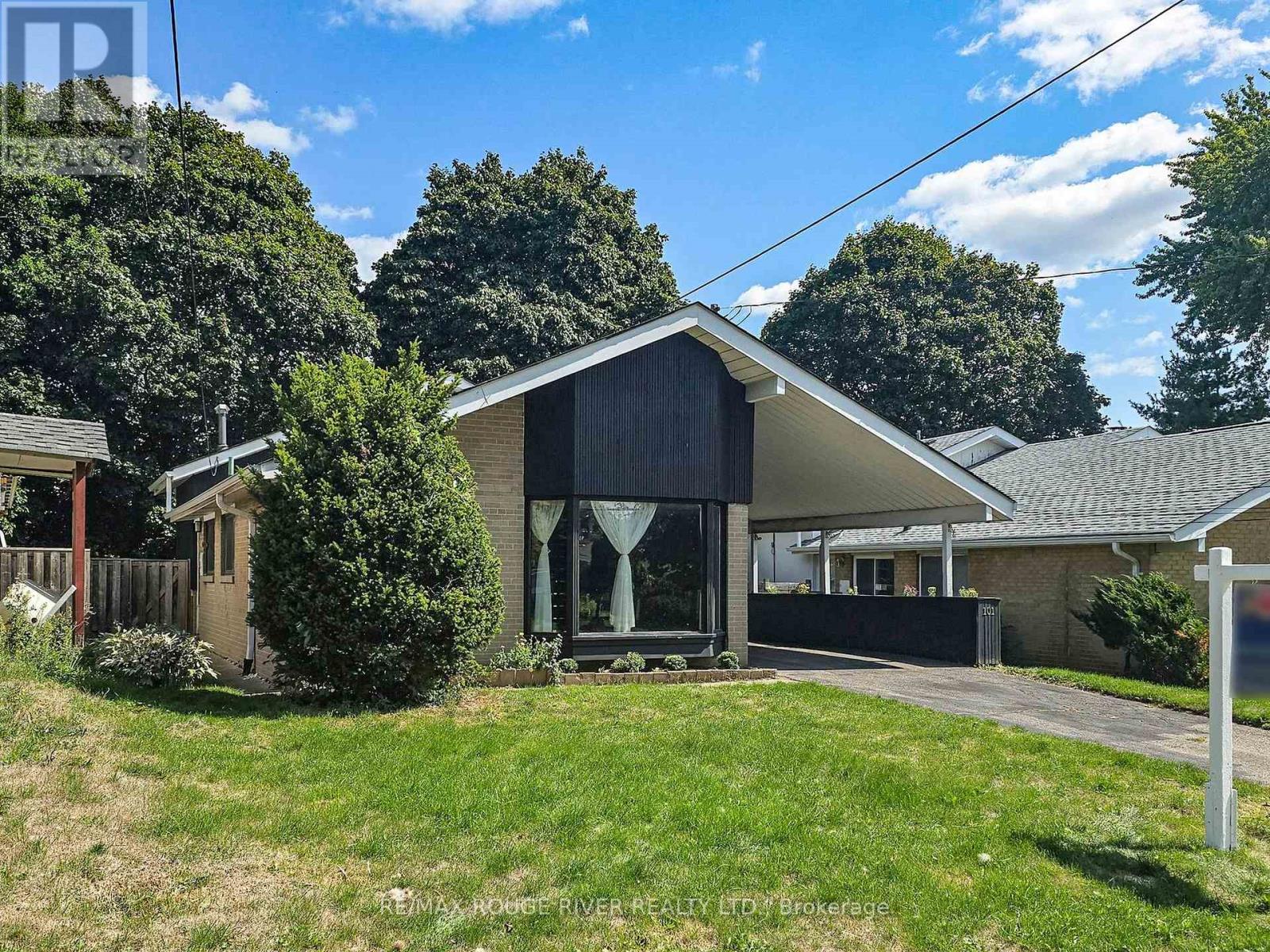 101 Oakley Blvd, Toronto, ON M1P 3P8