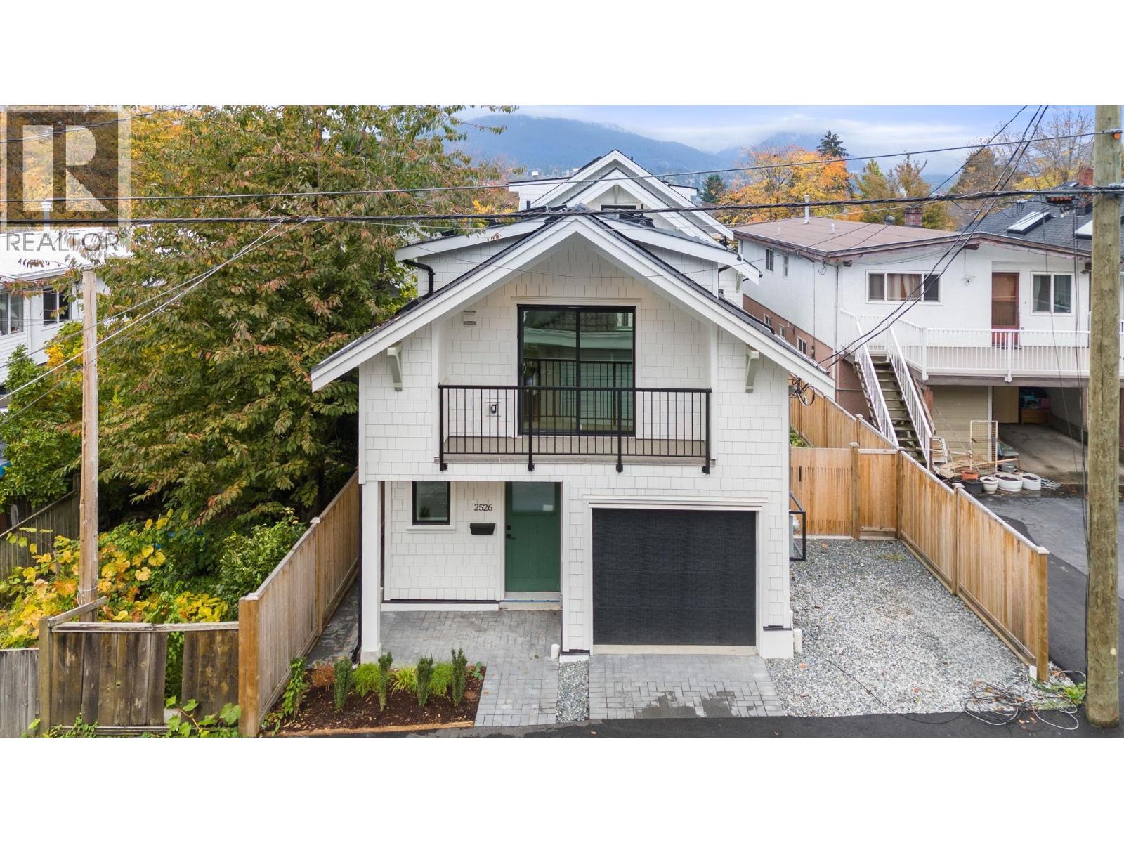 2526 Mcgill St, Vancouver, BC V5K 1H1