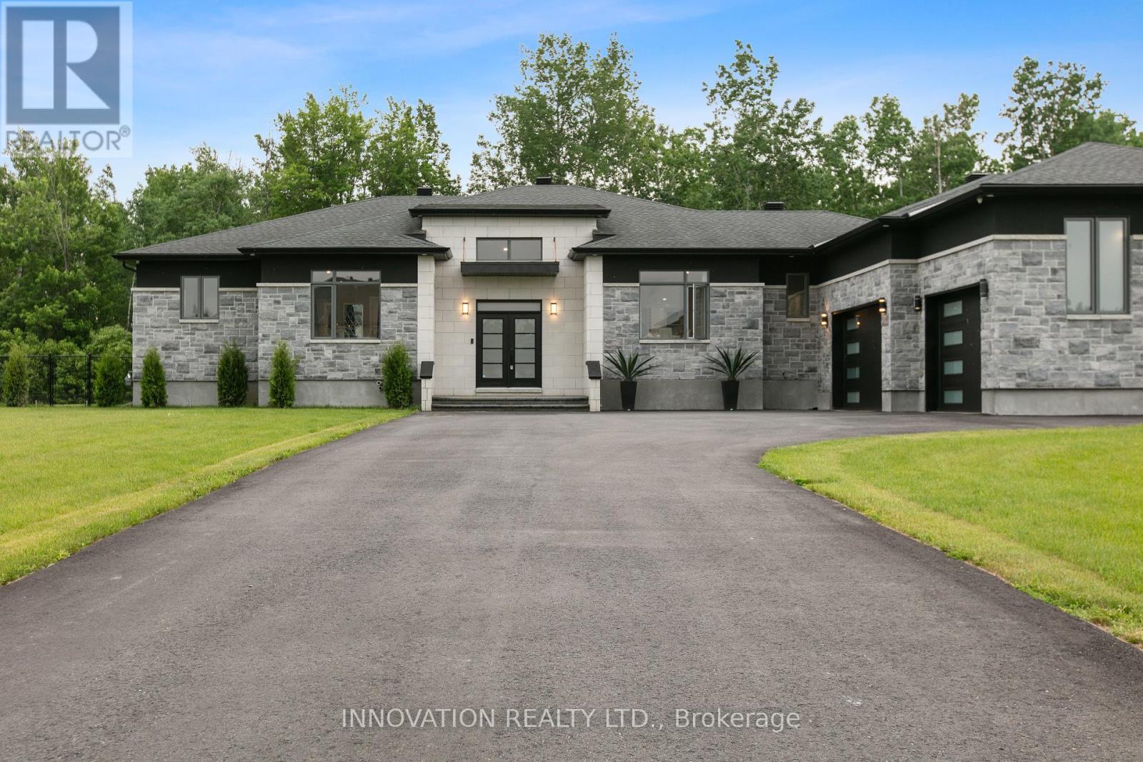 651 Ballycastle Cres, Ottawa, ON K1X 0A3