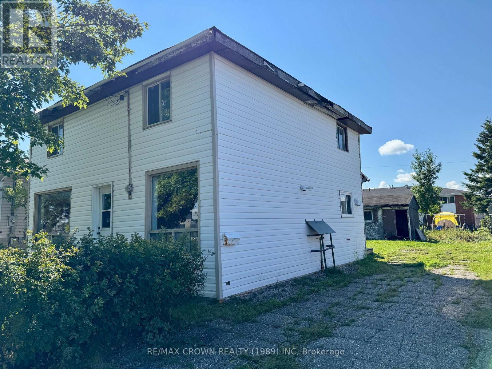 17 Lemarier St, Kapuskasing, ON P5N 2S7