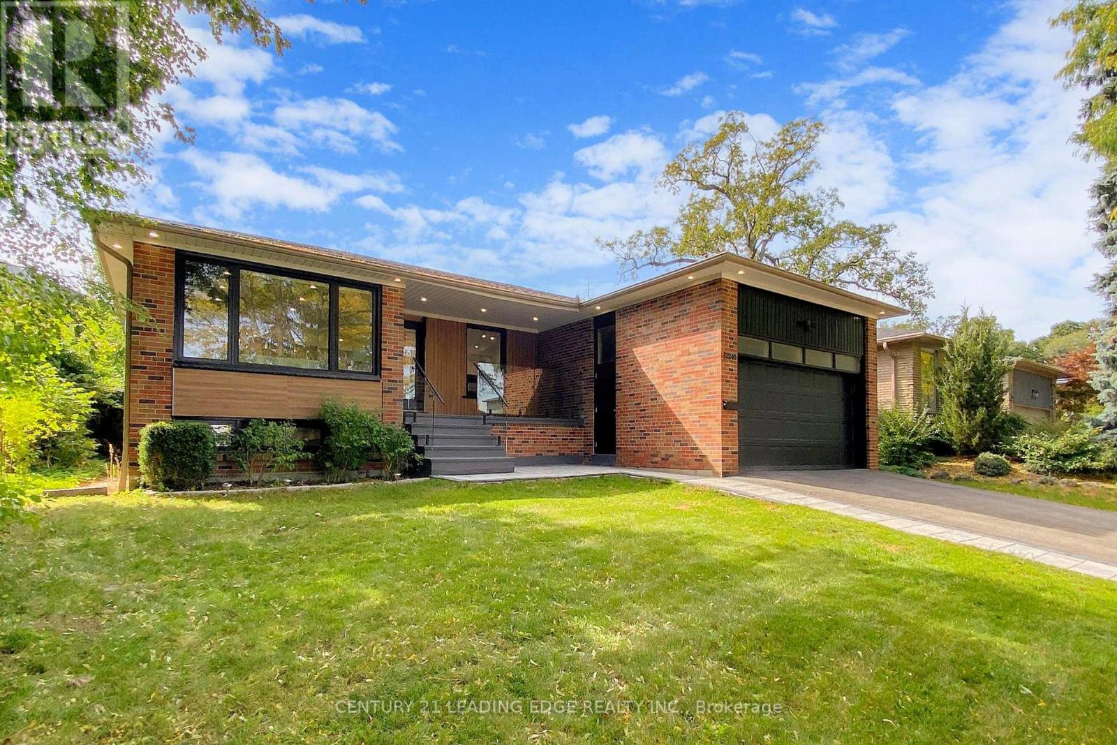 2240 Springfield Ct, Mississauga, ON L5K 1V4