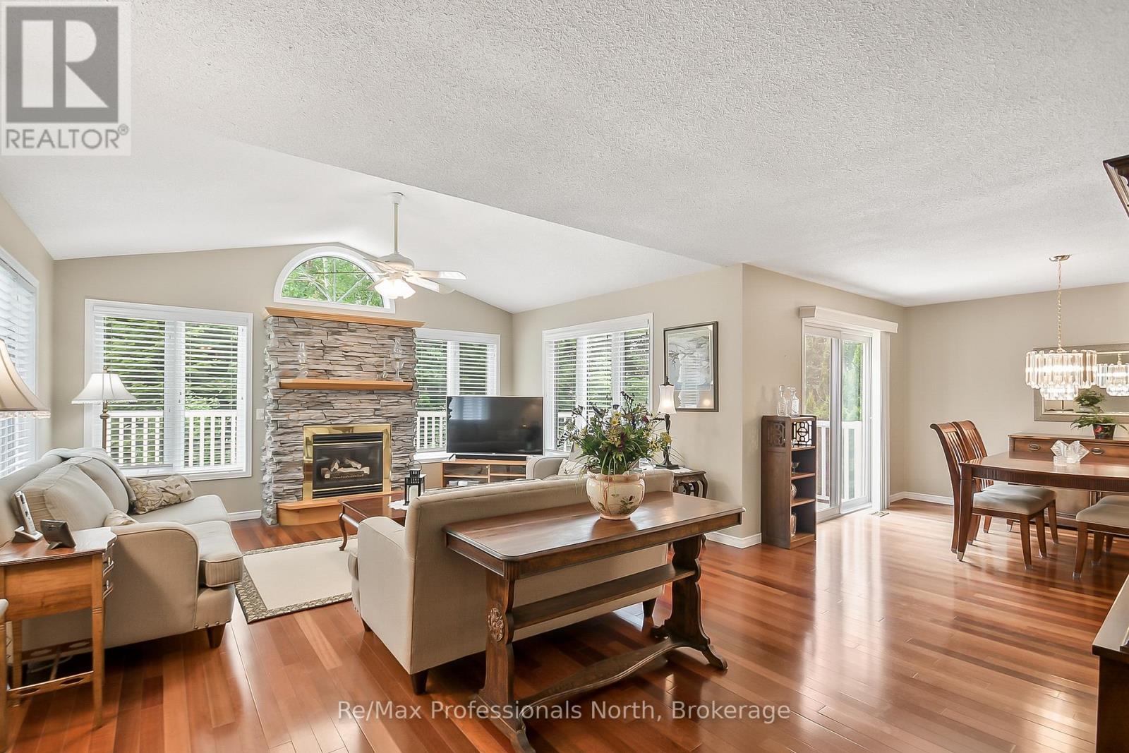 15 Pineridge Gate, Gravenhurst, ON P1P 1Y5