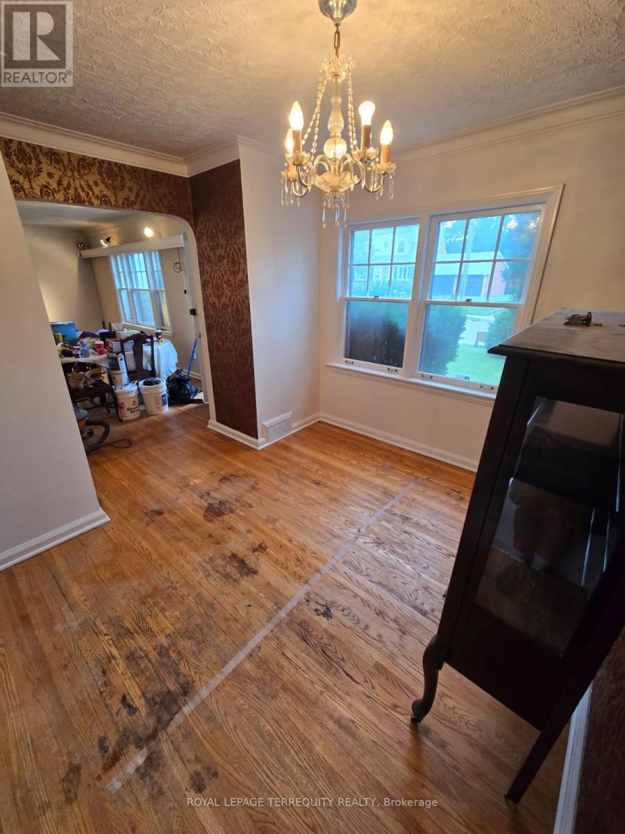 7 Devondale Ave, Toronto, ON M2R 2C9