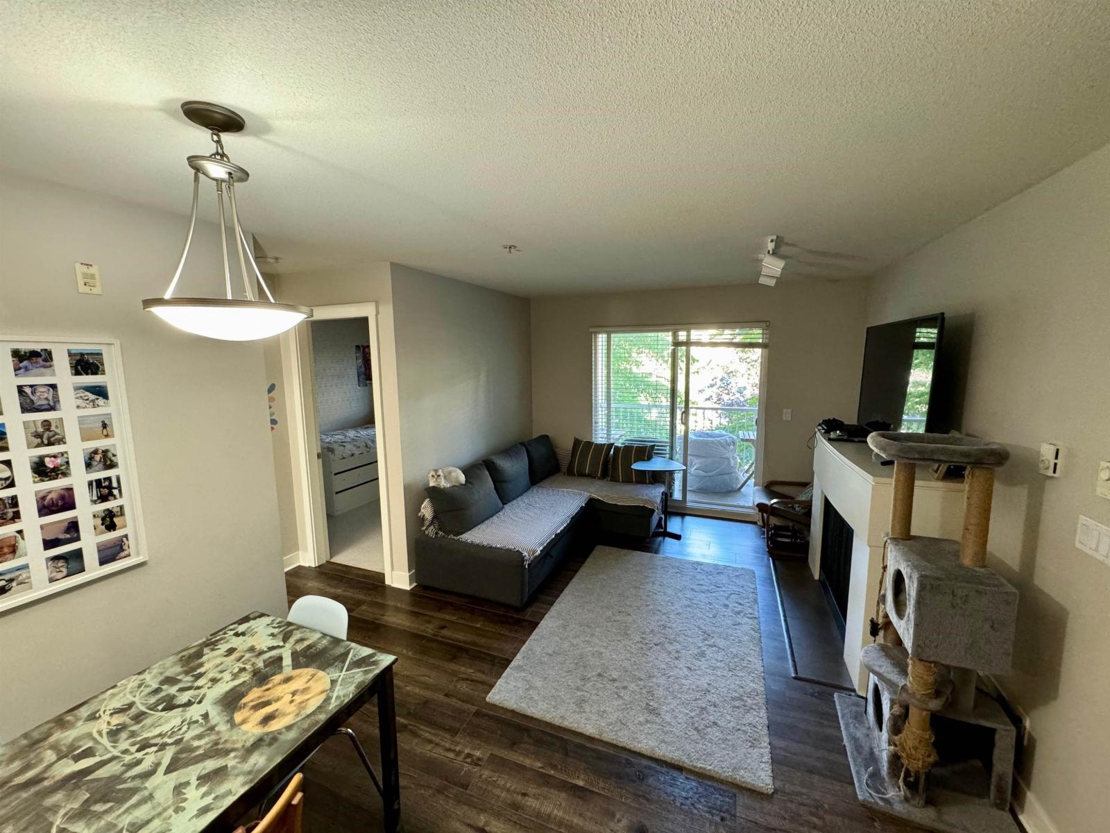 19388 65 Avenue Unit 206, Surrey, BC V4N 5S1