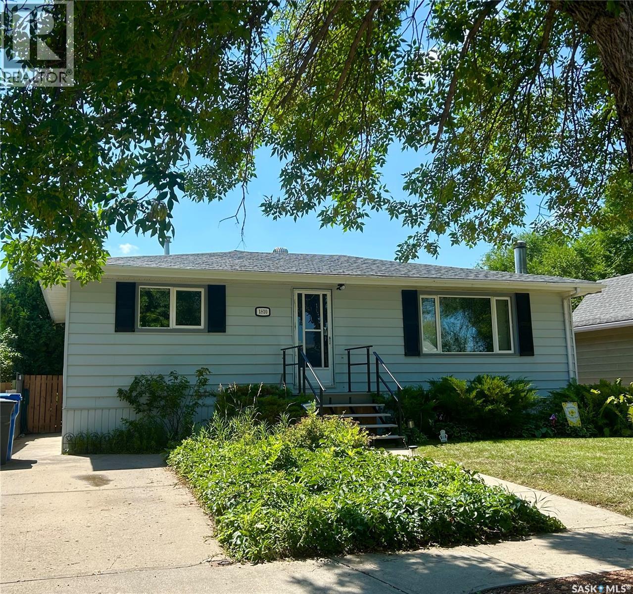 1810 3rd Street, Estevan, SK S4A 0T2