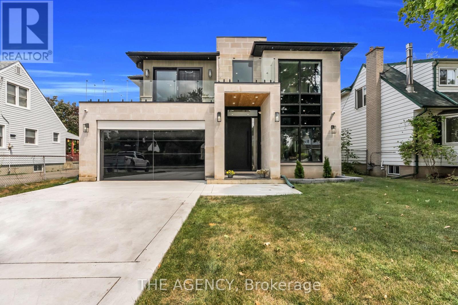9 Earl St, Mississauga, ON L5M 1N6