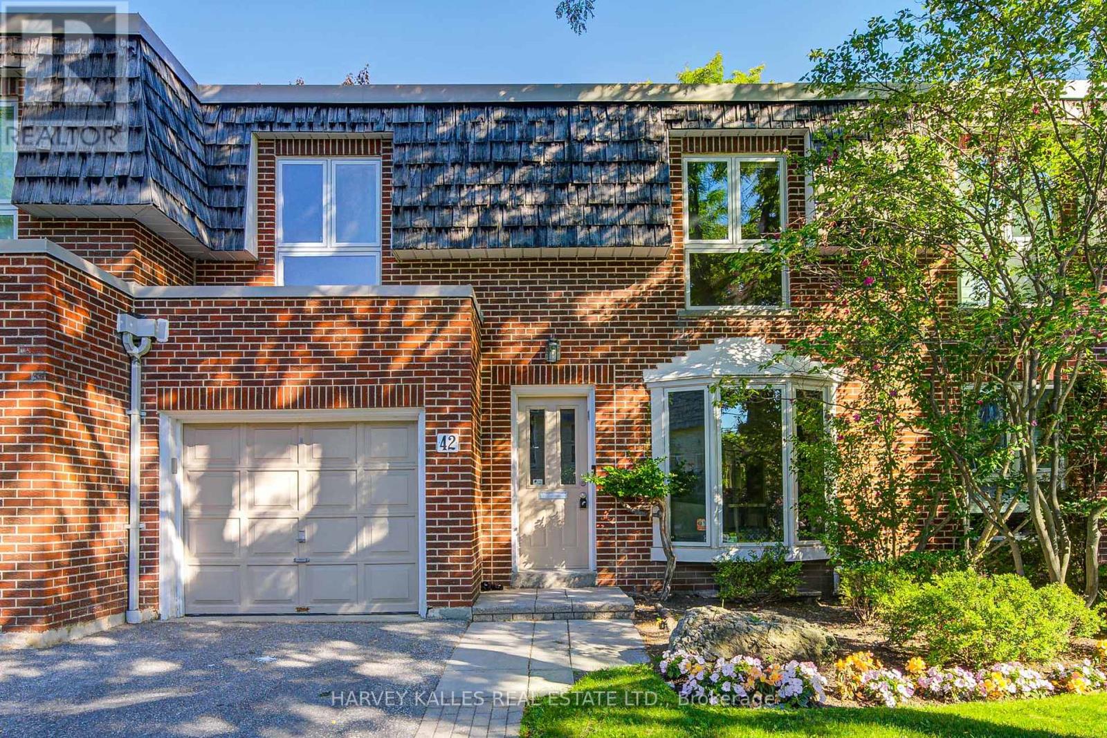 42 Crimson Mill Way, Toronto, ON M2L 1T6