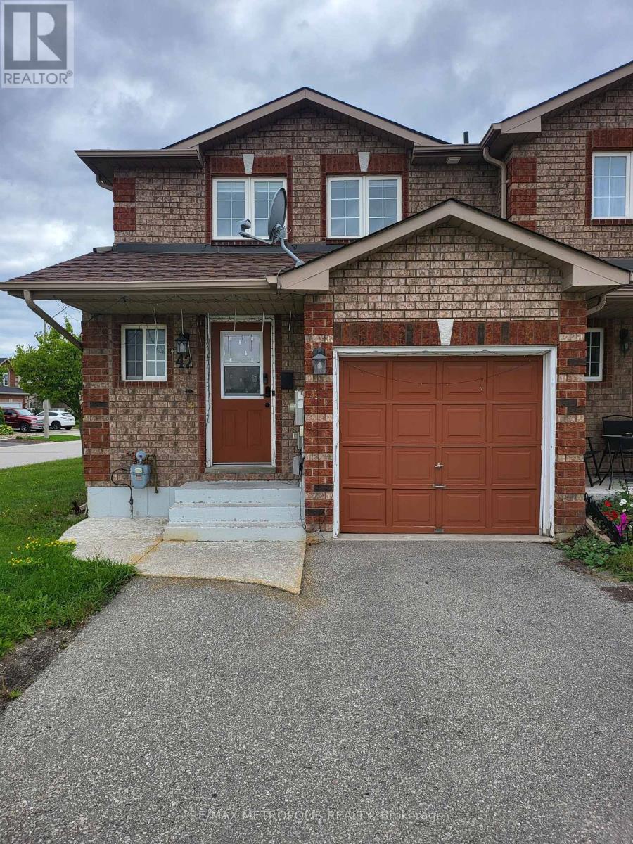 42 Larkin Dr, Barrie Georgian Drive, ON L4M 7B2