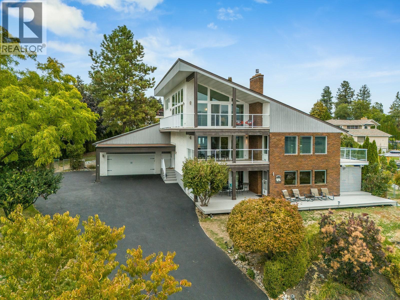 3137 Vector Dr, West Kelowna, BC V1Z 3B1