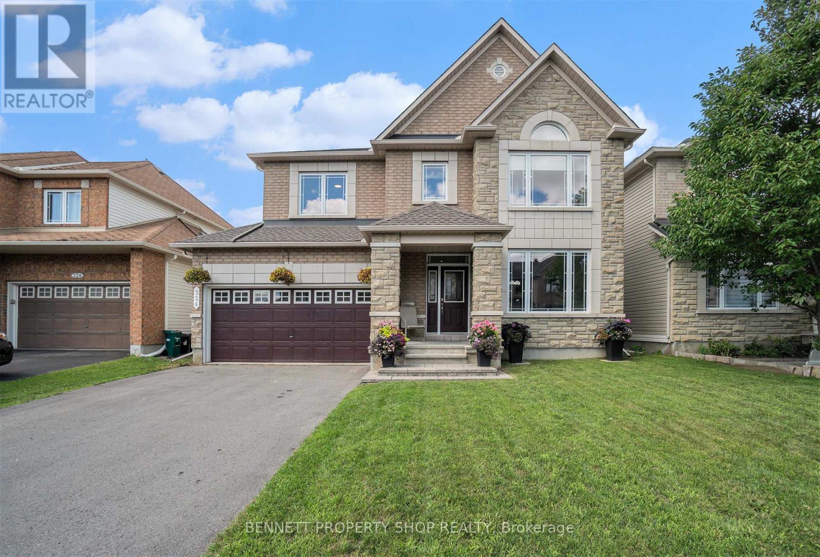 324 Fairlakes Way, Ottawa, ON K4A 0K8