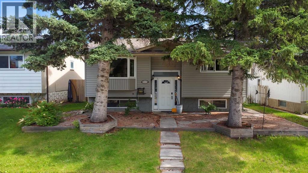 3335 Doverview Rd SE, Calgary, AB T2B 2A2