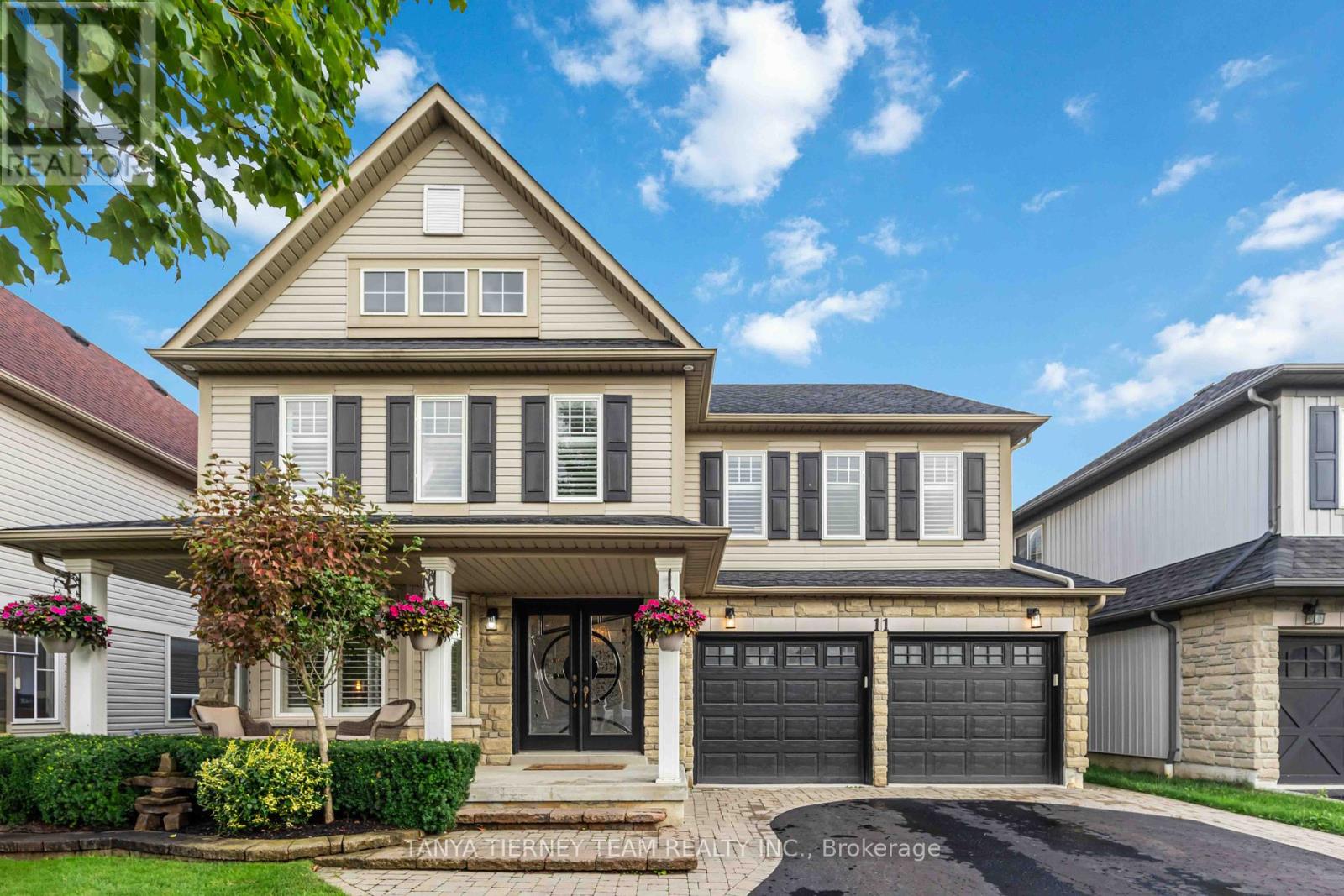 11 Claridge Cres, Whitby, ON L1R 3E2