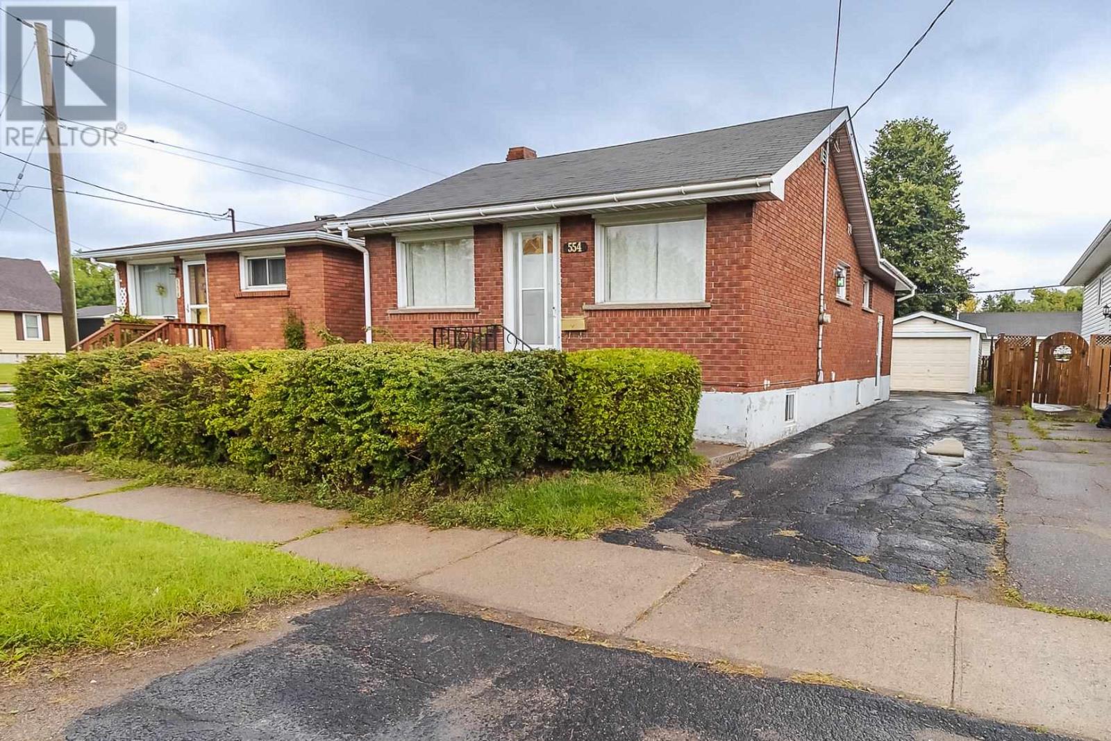 554 Douglas St, Sault Ste. Marie, ON P6C 1V1
