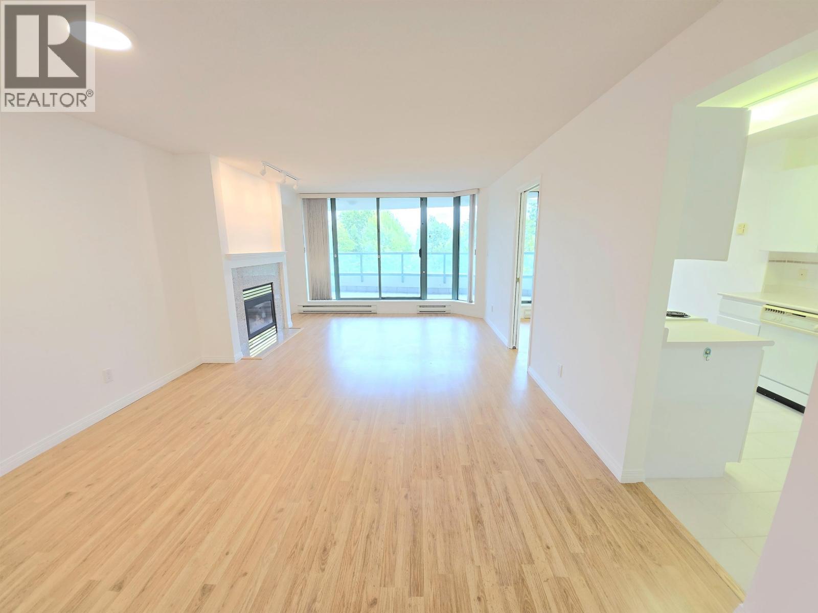 5899 Wilson Avenue Unit 401, Burnaby, BC V5H 4R9