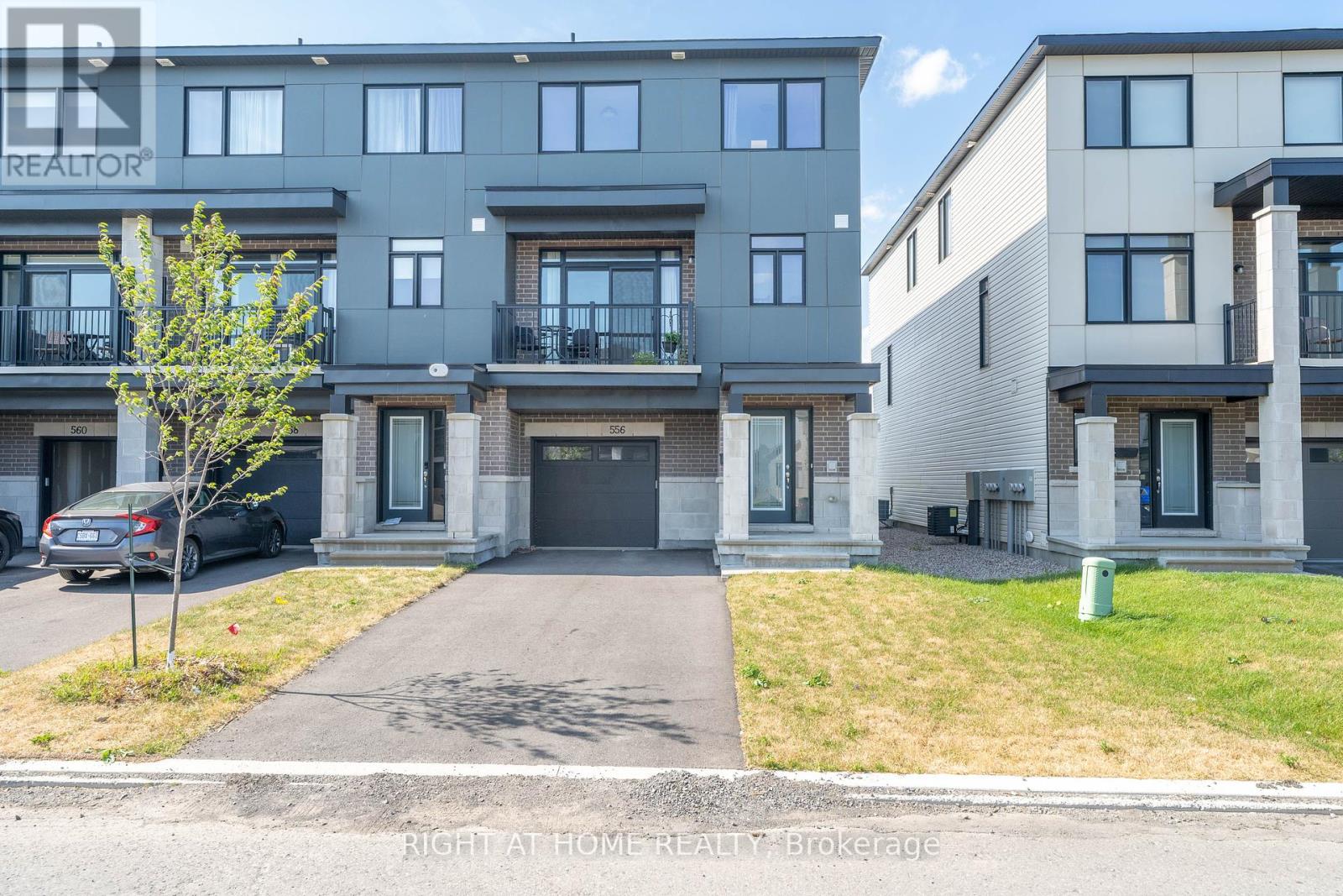 556 Tahoe Hts, Ottawa, ON K1T 0X5