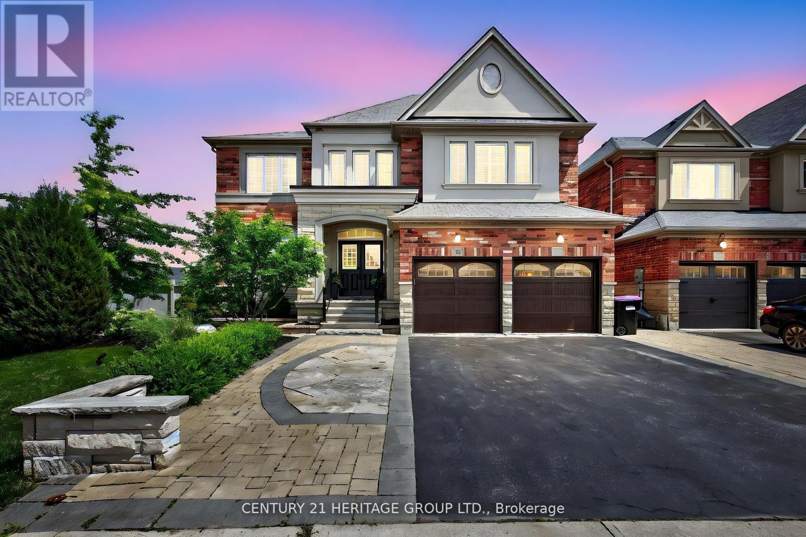 56 Cousteau Dr, Bradford West Gwillimbury, ON L3Z 3B9