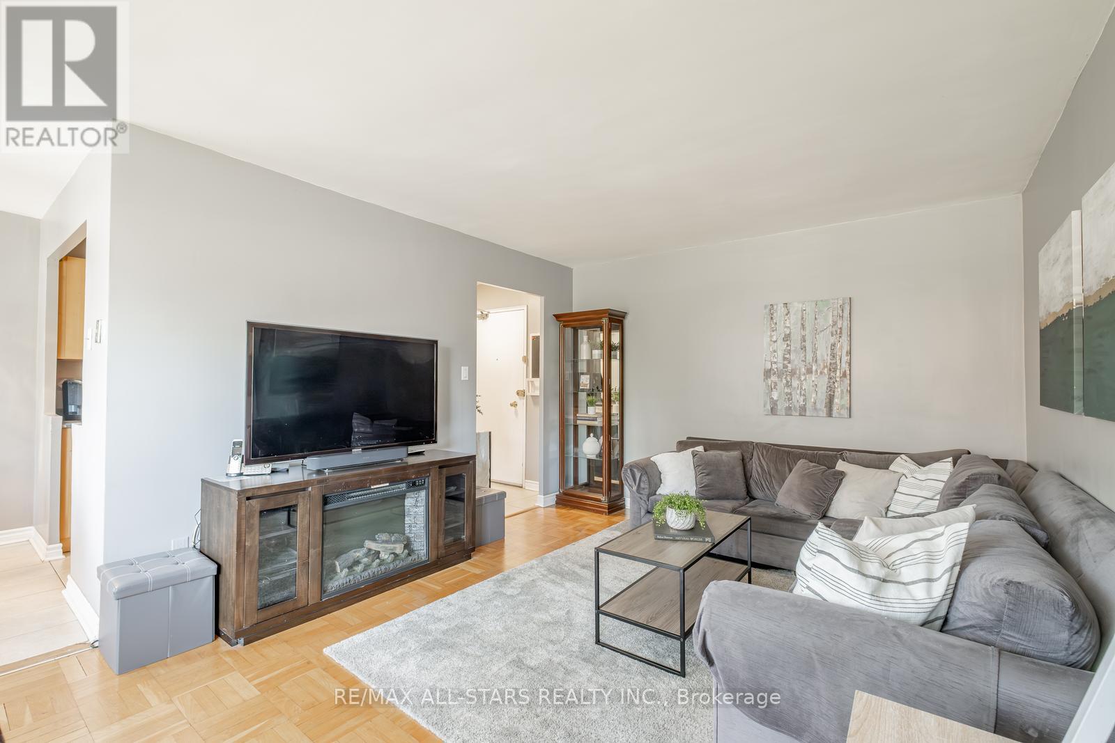 201 219 Wilson Ave, Toronto, ON M5M 3B2