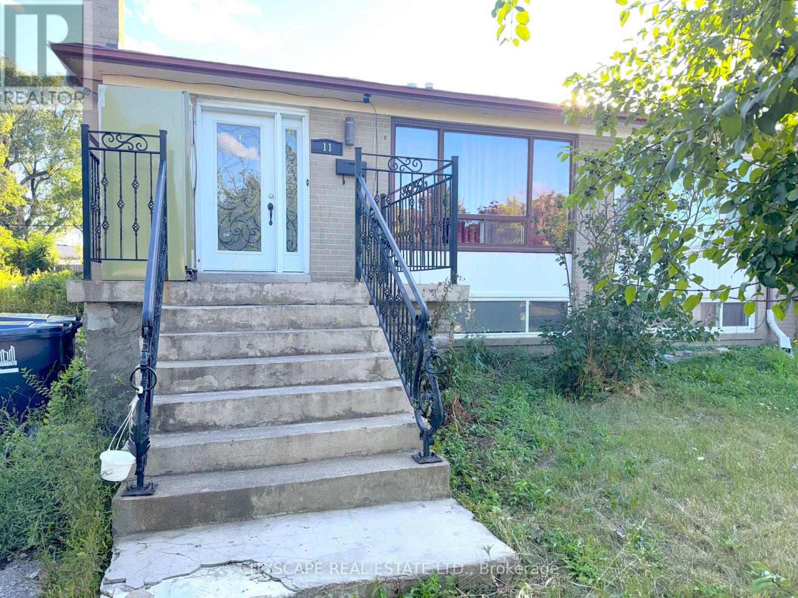 11 Melpham Ct, Toronto West Humber-clairville, ON M9V 2H2
